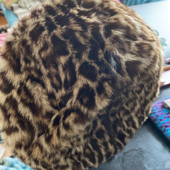 Vintage handmade fur hat by Daree.  60s/70s - Picture 2 of 6